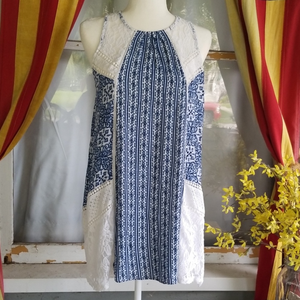 Hint of mint strapless dress blue and white with key hole back size medium lace